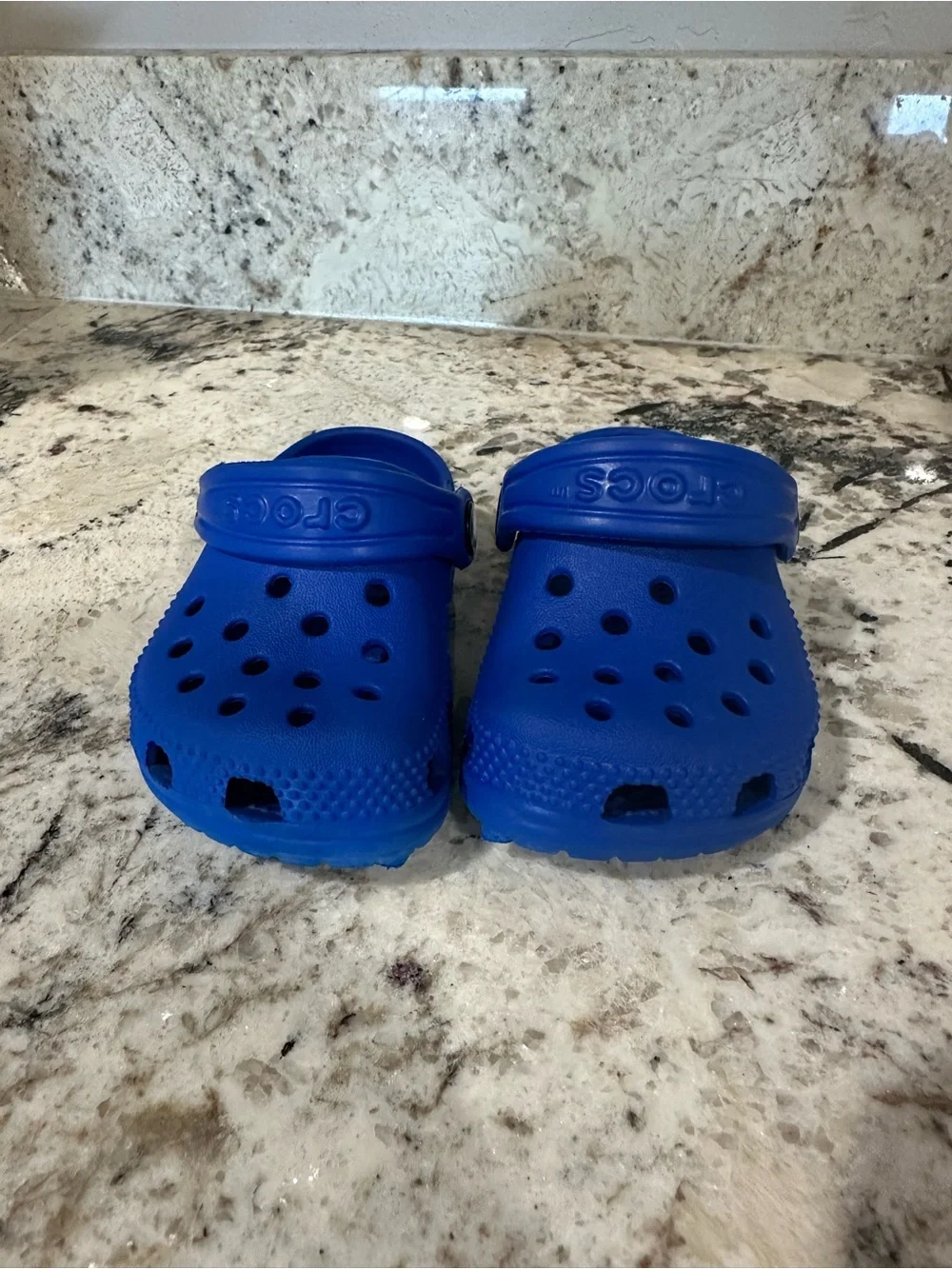 Crocs Kids Classic Clog in Blue - infant 2/3